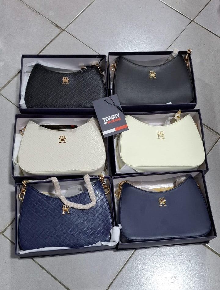 Tommy Hilfiger Sac porté épaule avec plaque monogramme TH