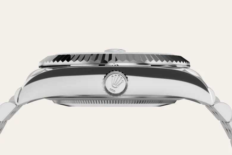 ROLEX
Sky-Dweller
42 mm, Rolesor gris