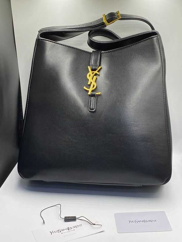 YSL SOUPLE GRAINÉ En CUIR NOIR
