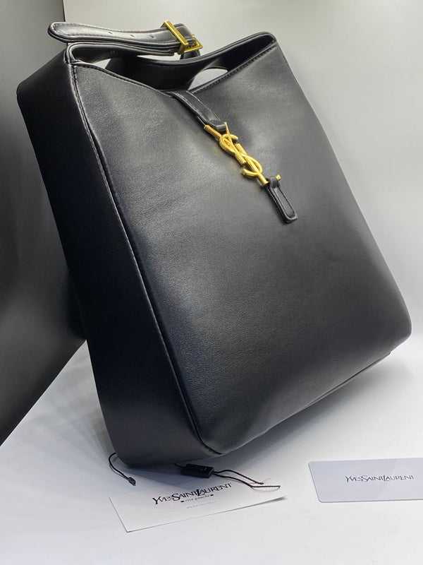 YSL SOUPLE GRAINÉ En CUIR NOIR