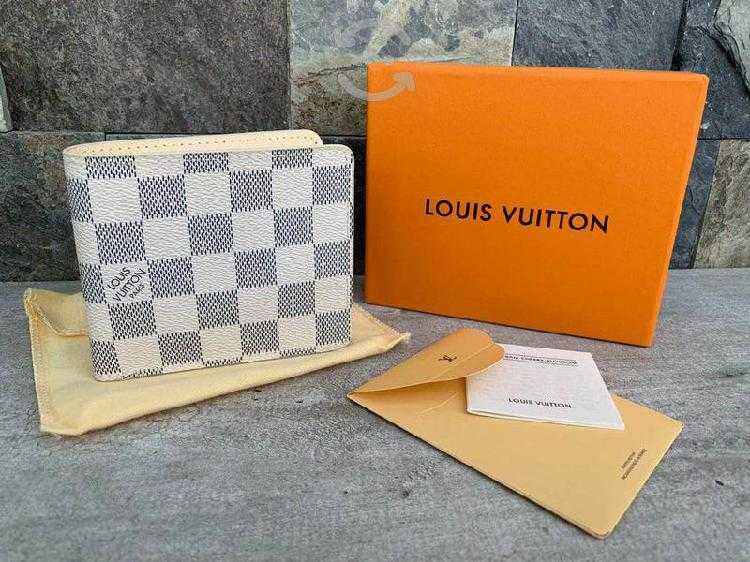 Lv Men Wallet With White Check Design