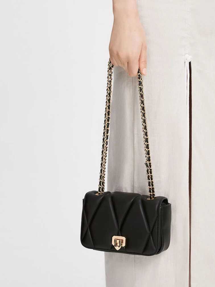 Arwen Quilted Shoulder Bag
Arwen Quilted Shoulder Bag - Black