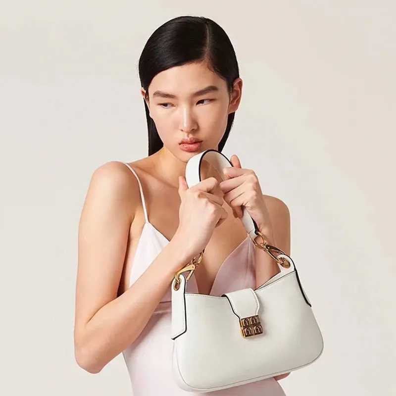 Miü Miü
Leather Hobo Bag