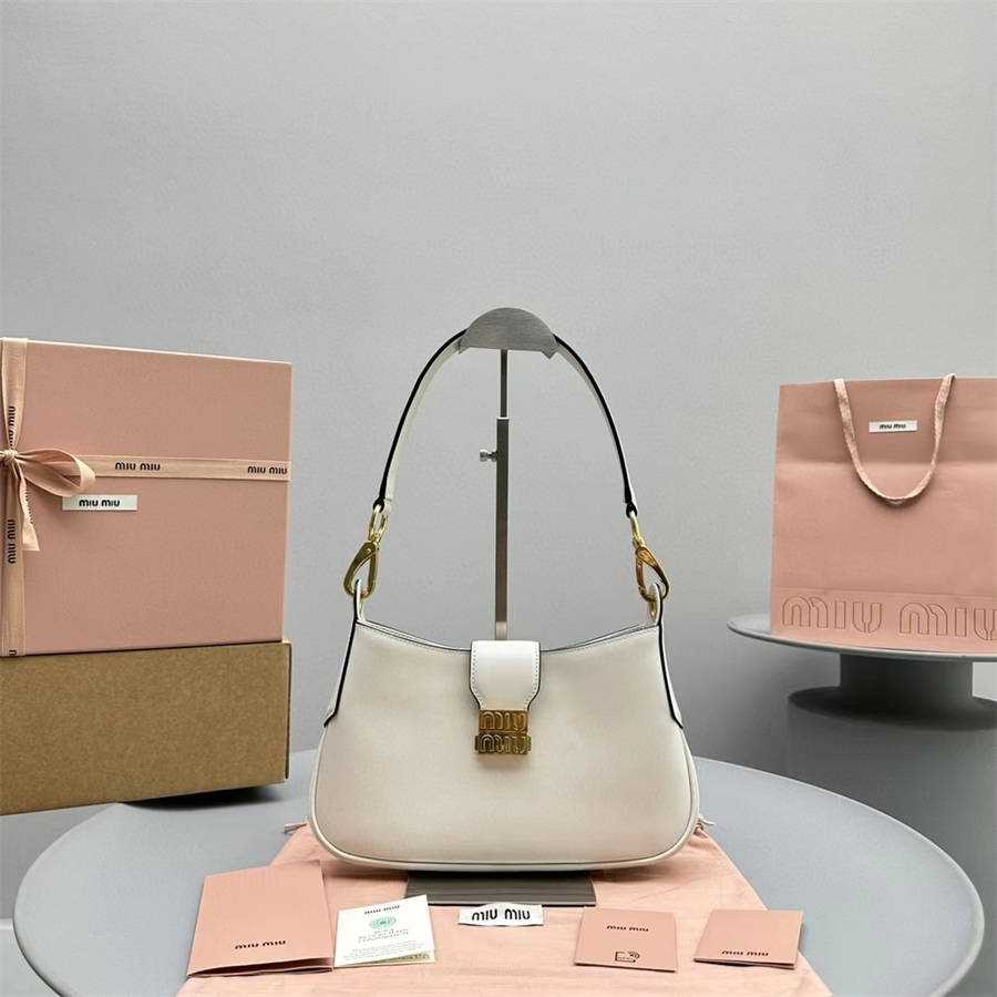 Miü Miü
Leather Hobo Bag