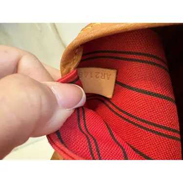 LV Cabas Neverfull en cuir
Marron