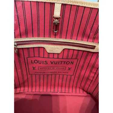 LV Cabas Neverfull en cuir
Marron