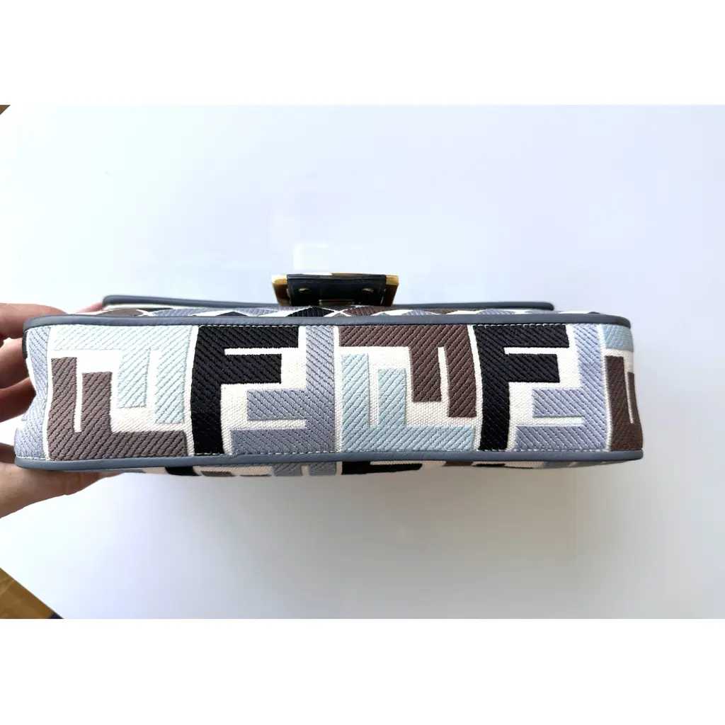 Fêndï
Sac à main verni Baguette