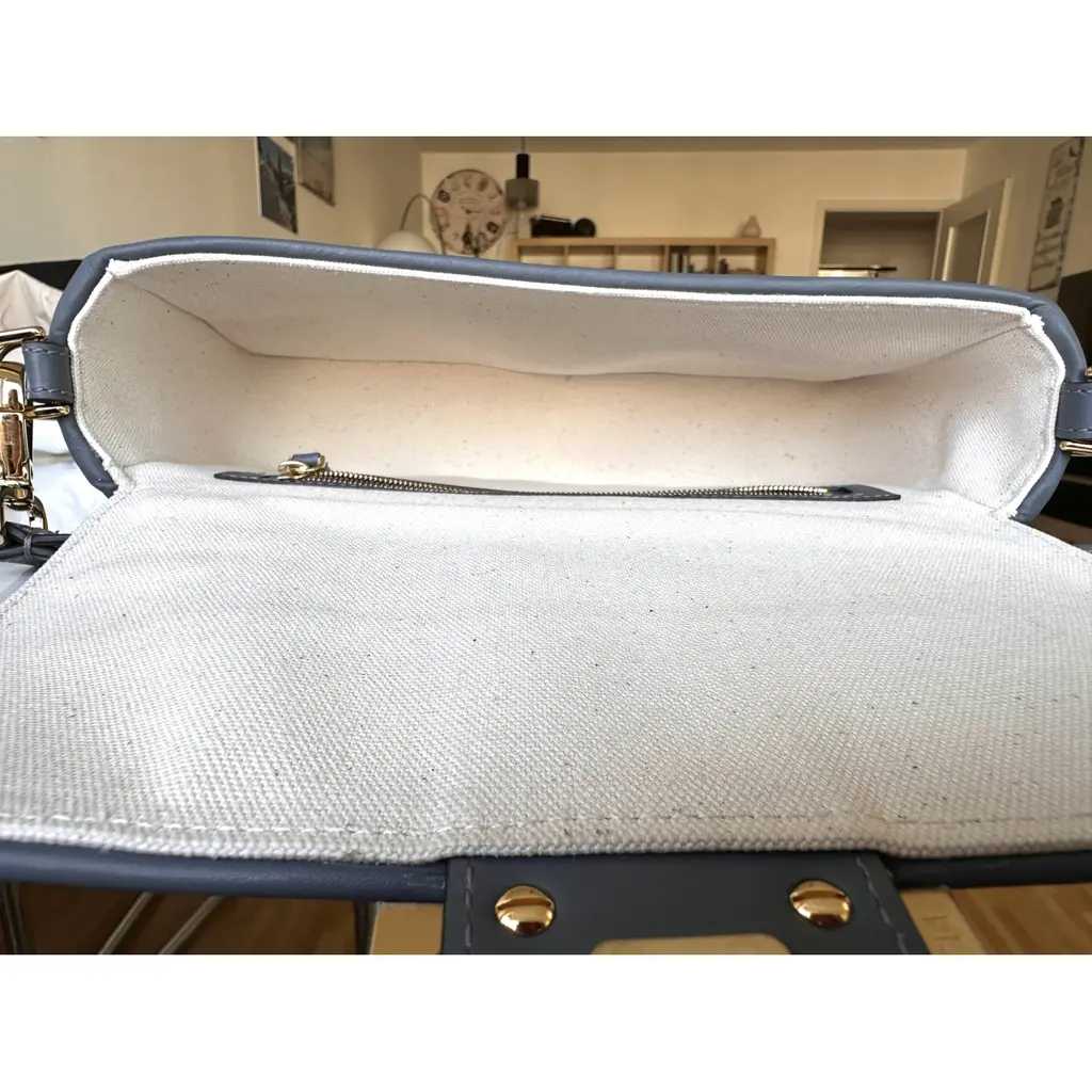 Fêndï
Sac à main verni Baguette