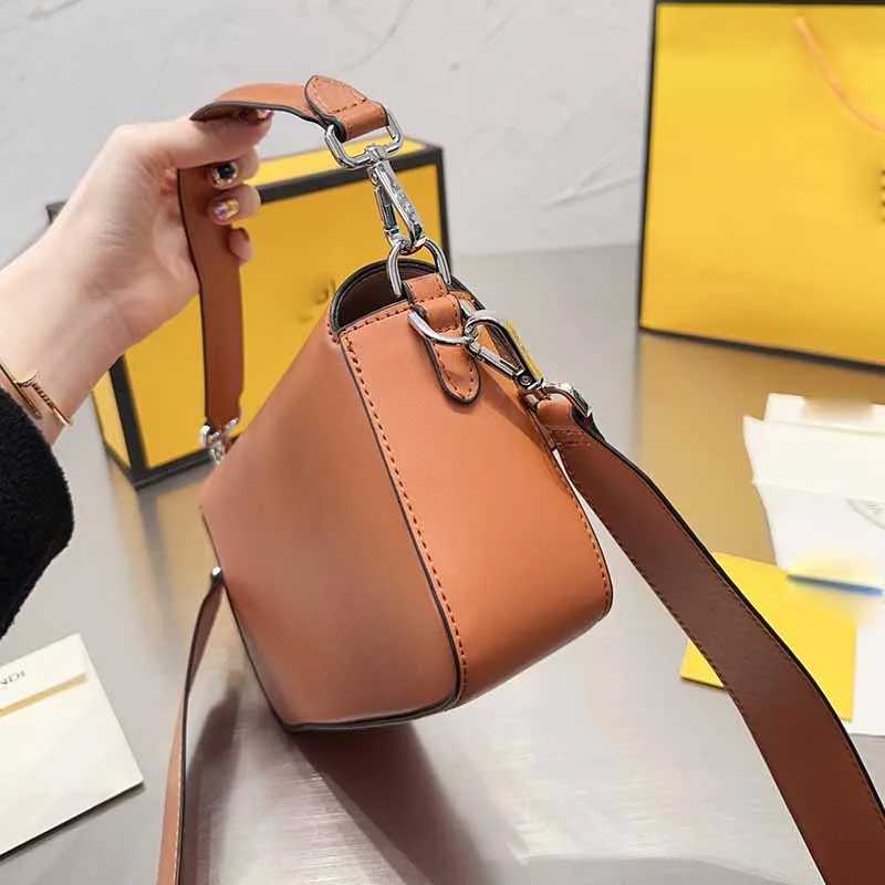 Fêndï Sac Selleria marron avec gros points