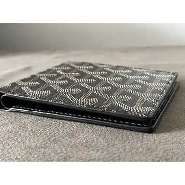 Goy@rd
Petite maroquinerie Victoire
Noir