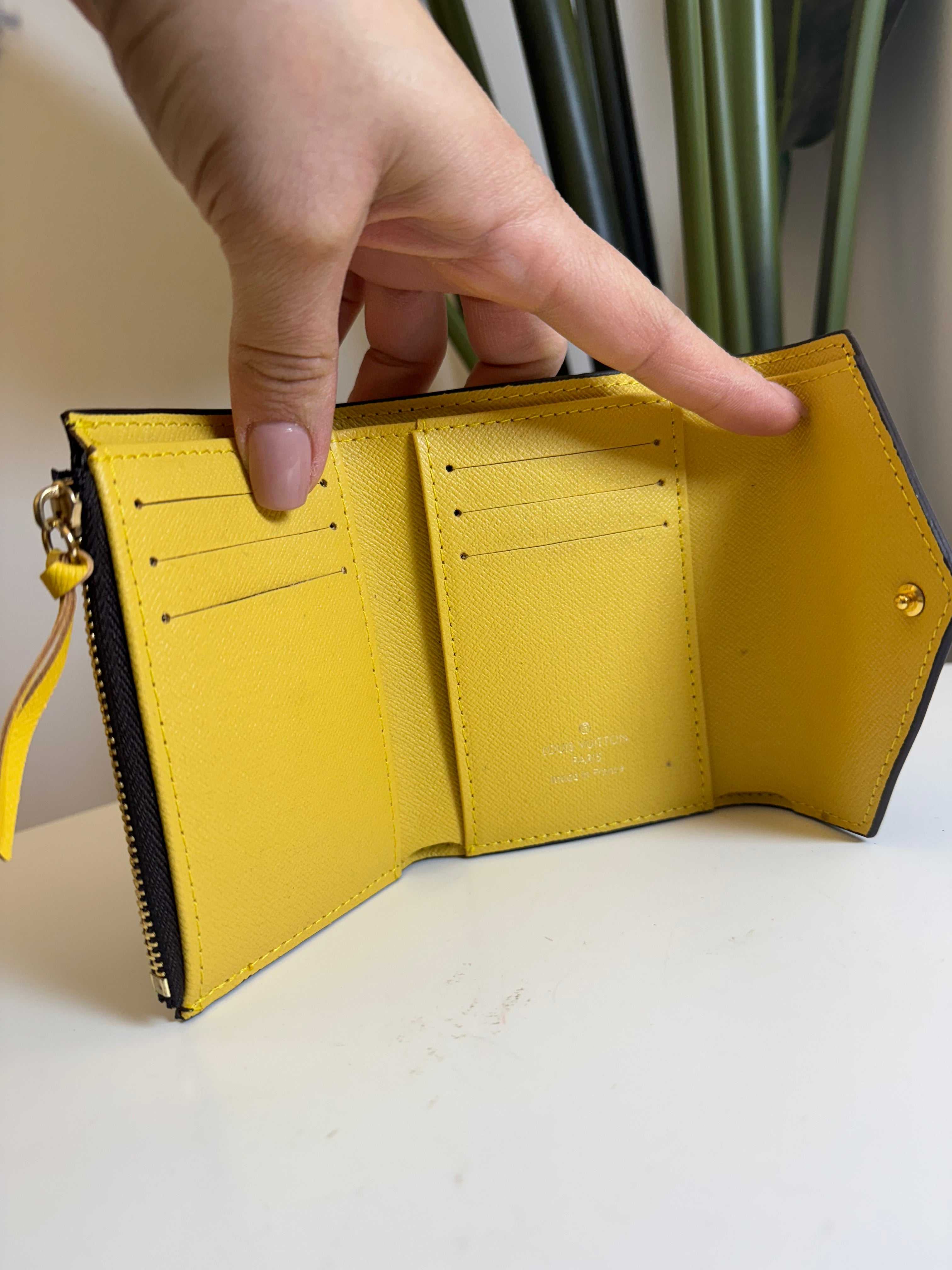 LV
Portefeuille Victorine
Marron