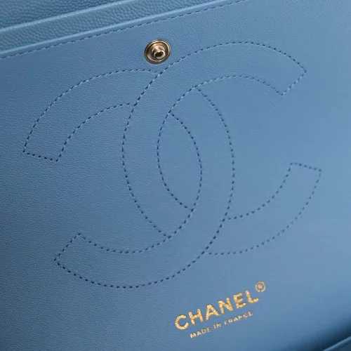 Ch@nel
Sac porté épaule Jumbo Chanel Veau Caviar Bleu Clair