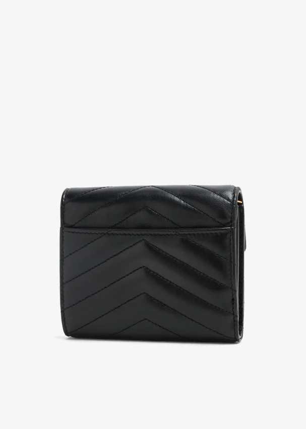 S@int L@urent Portefeuille compact pliant Cassandre Matelassé en agneau noir