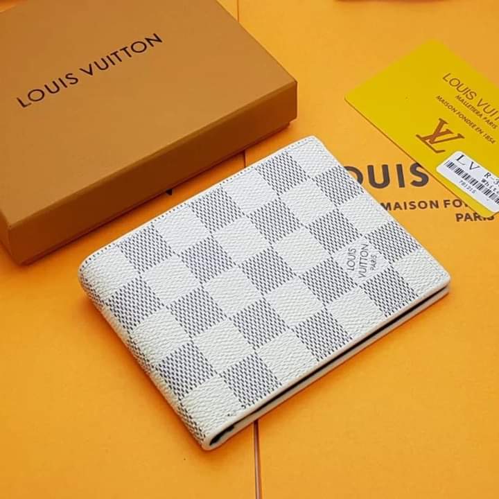 Lv Men Wallet With White Check Design