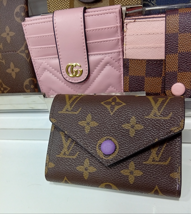 LV Portefeuille en toile Victorine