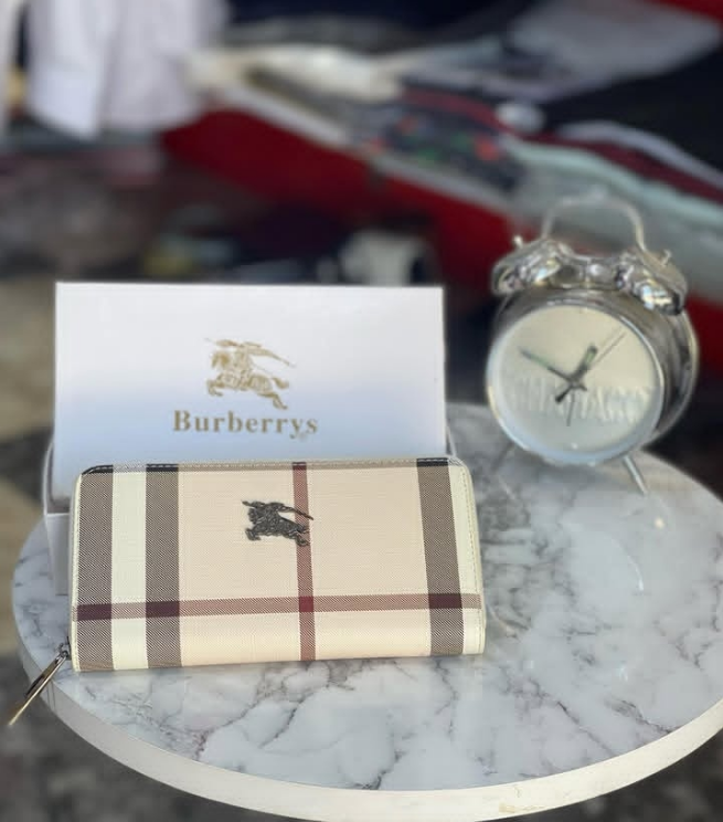 Portefeuille à fermeture éclair longue pour femme élégant