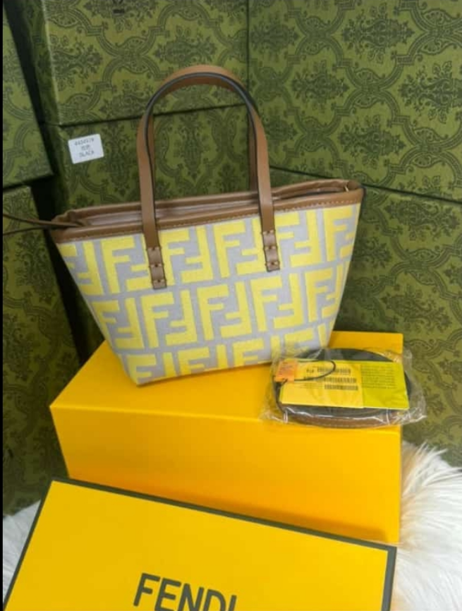 FÊNDÏ
mini sac à main Roll en coton