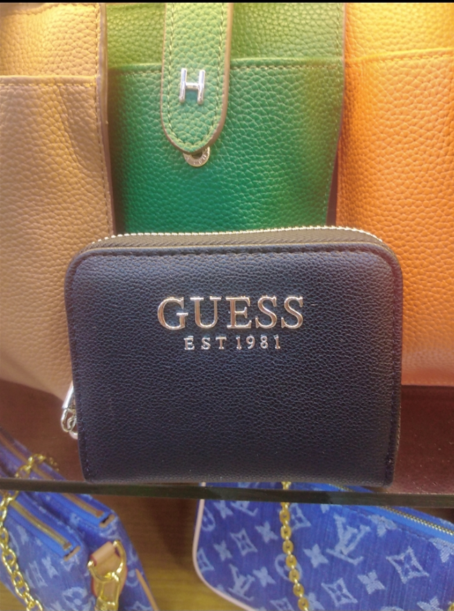 Gûess Emera Small Zip-Around Wallet