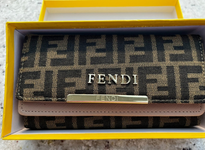 Fêndï Portefeuille, Marron