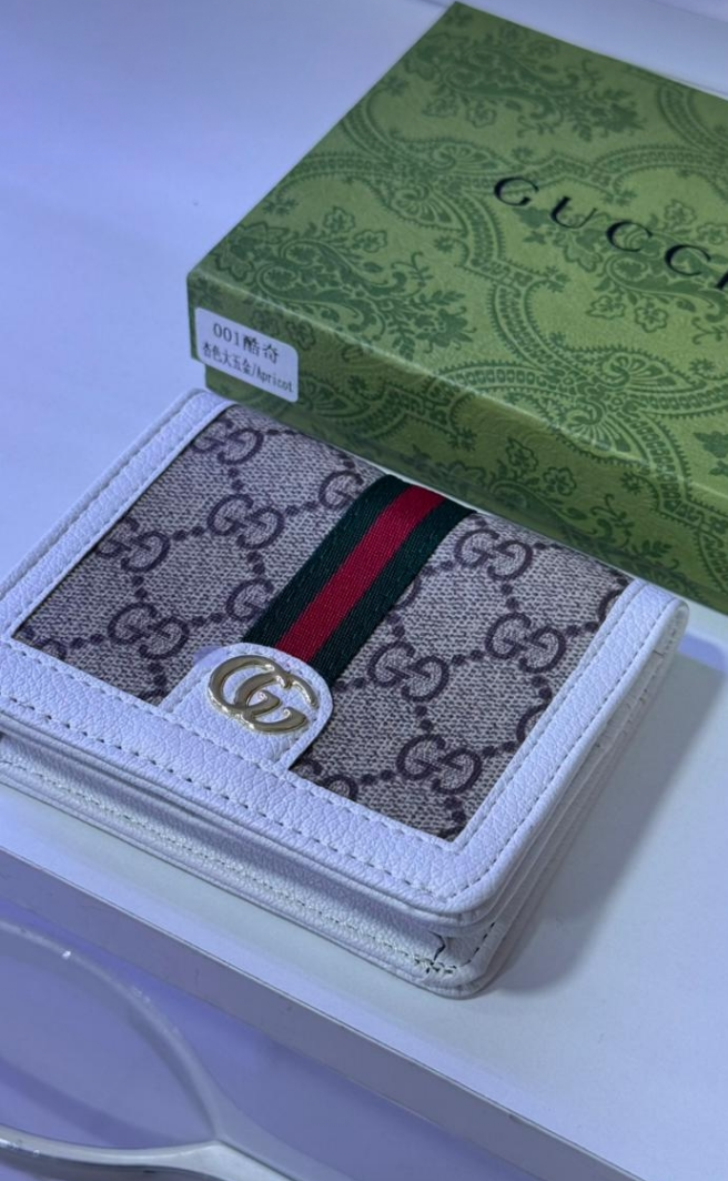 GG
Portefeuille en toile