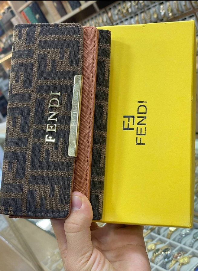 Fêndï Portefeuille, Marron