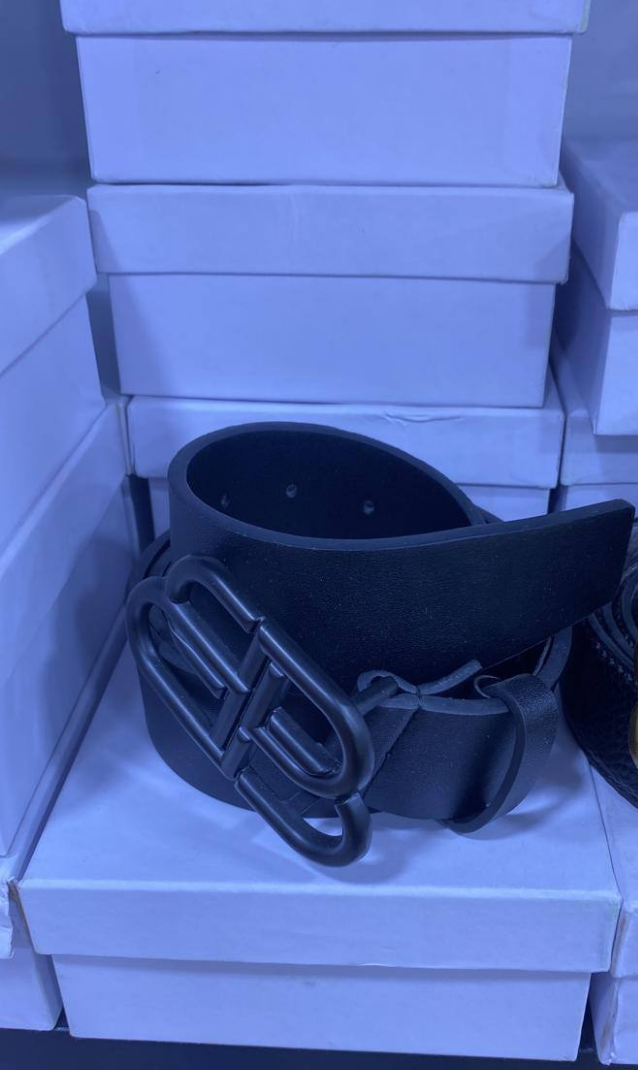 B@lenciaga
Monogram Leather Belt