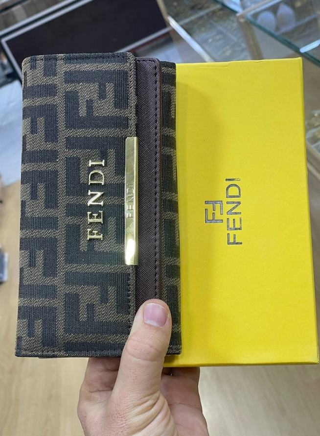 Fêndï Portefeuille, Marron