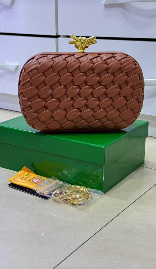 Bôttëga Vênëta pochette à nœuds