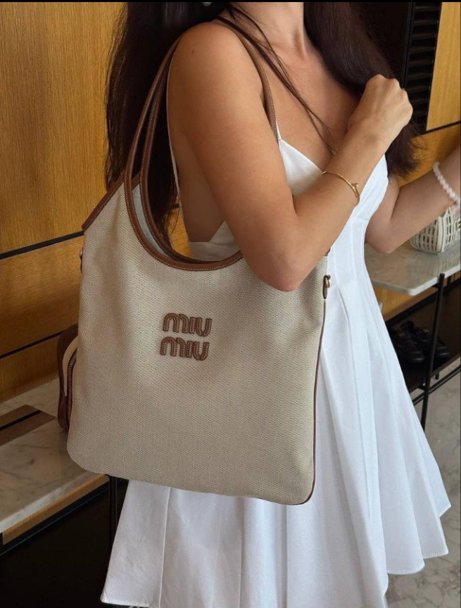 MIÛ MIÜ
Canvas Ivy Tote Bag