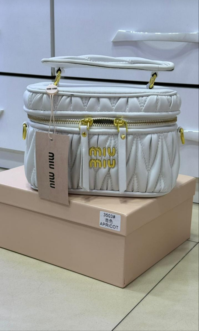MIÛ MIÜ Sac à bandoulière nappa matelassé avec détails dorés Blanc