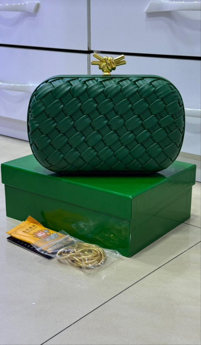 Bôttëga Vênëta pochette à nœuds
