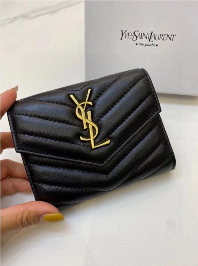 S@int L@urent Portefeuille compact pliant Cassandre Matelassé en agneau noir