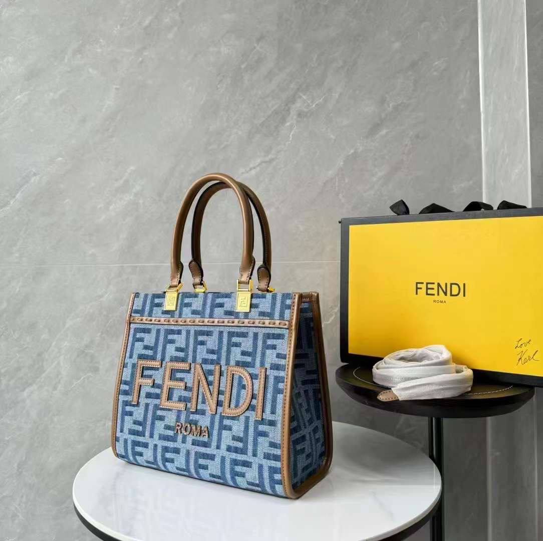 Fêndï
Women's Blue "Sunshine" Hand Bag