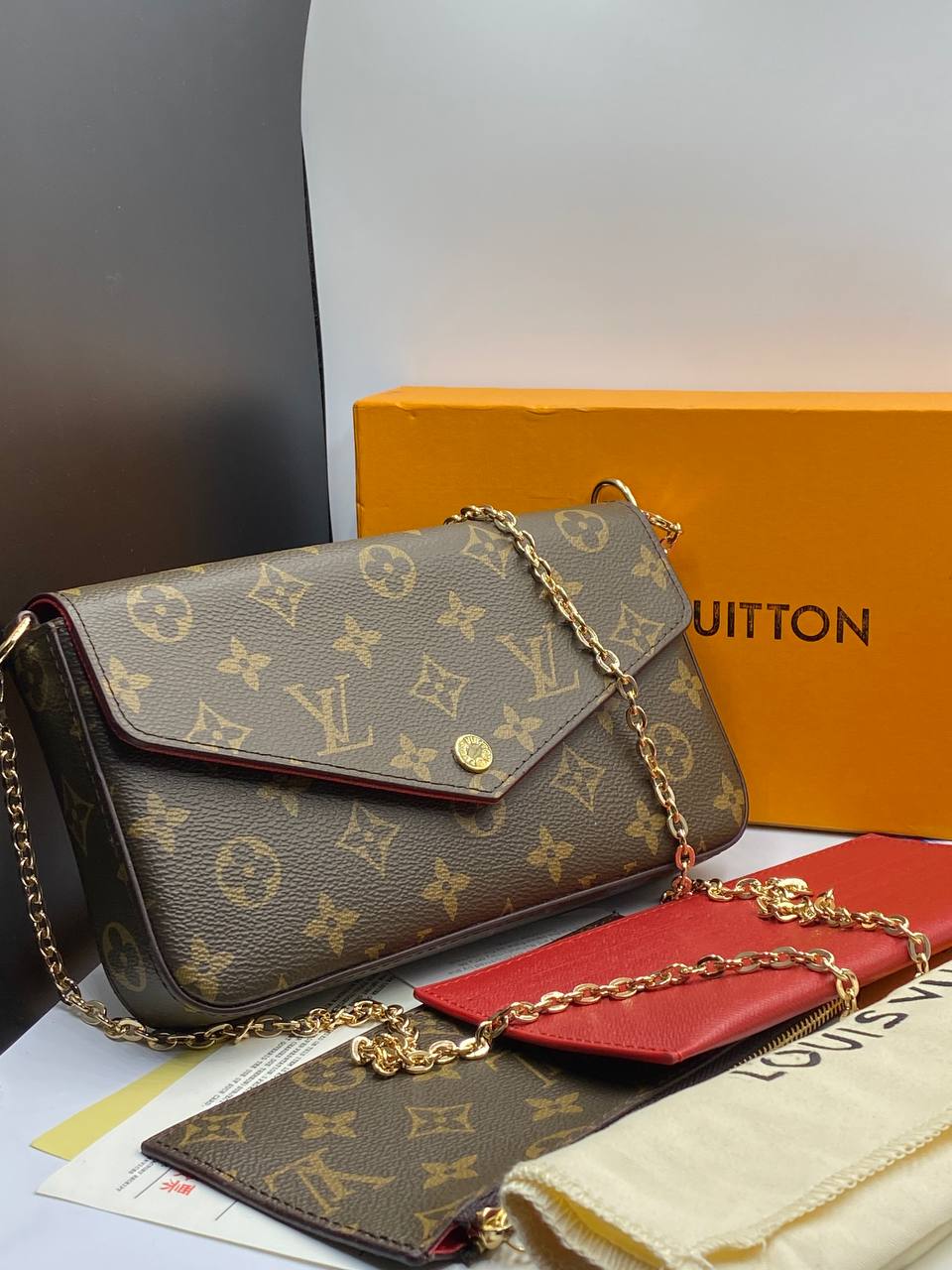 LV Sac à bandoulière Monogram Pochette