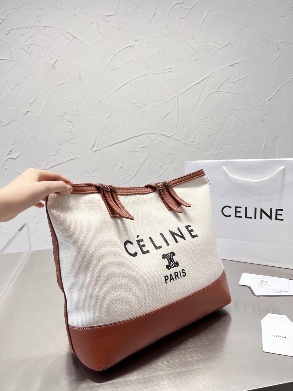 CLN Cabas en toile Triomphe
Très bon état
Blanc, Toile