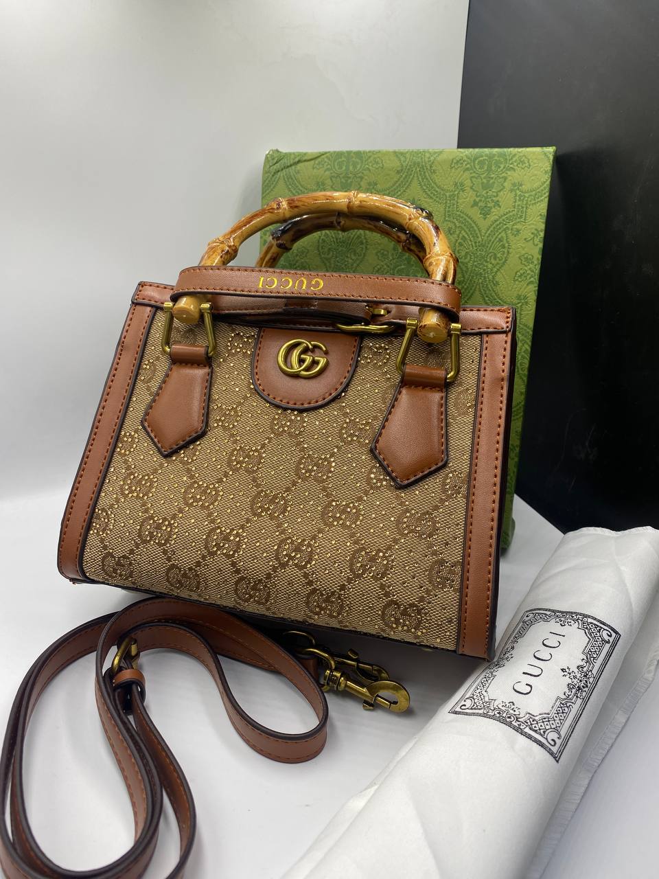 GG Sac bandoulière Diana Bamboo, Très bon état
Marron