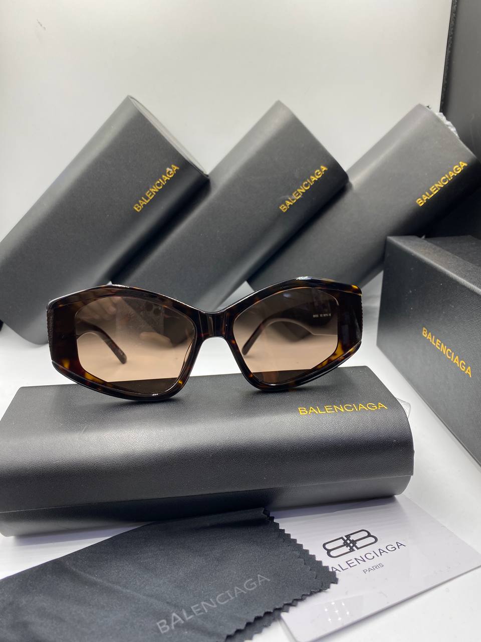 Lunettes B@lenciaga BB0302S - 002 La Havane pour femmes