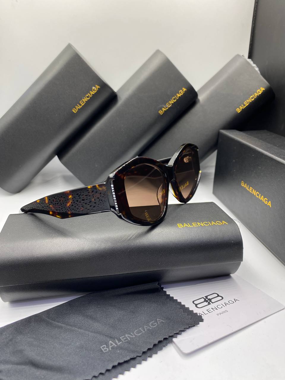 Lunettes B@lenciaga BB0302S - 002 La Havane pour femmes