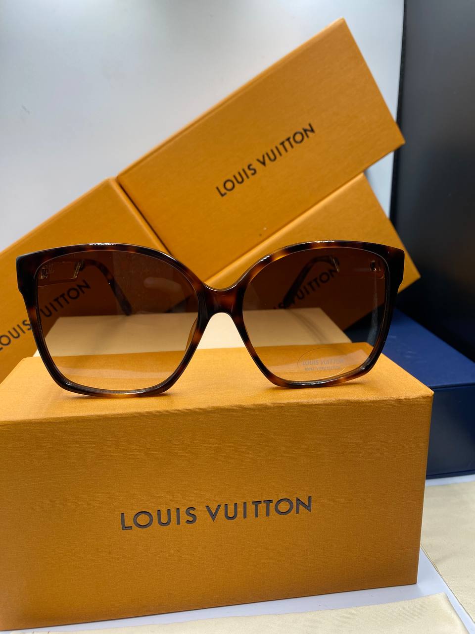 LV
Lunettes de soleil carrées LV Link Light Classic pour femmes