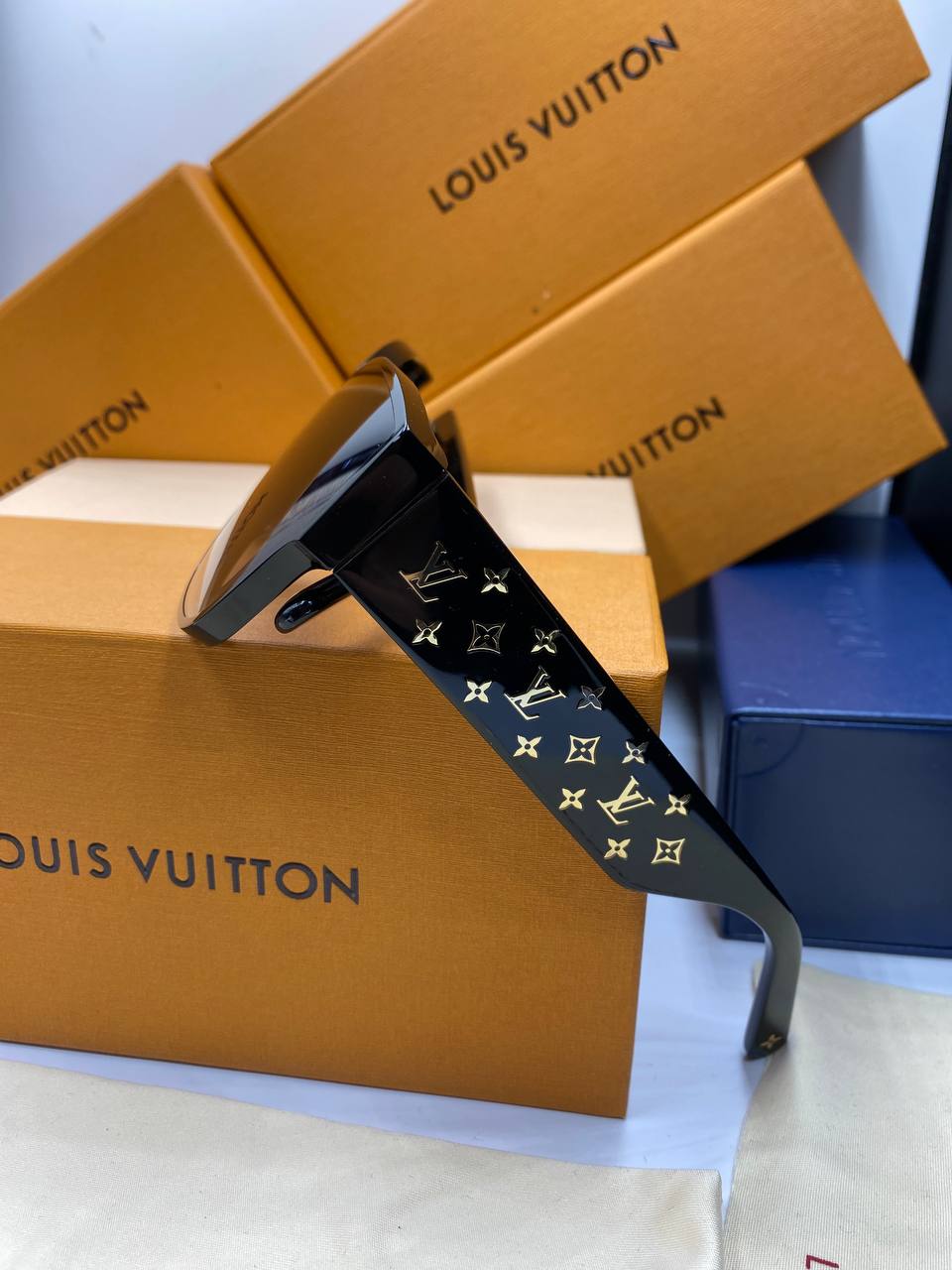 LV Lunettes de soleil masque LV Monogram pour femmes