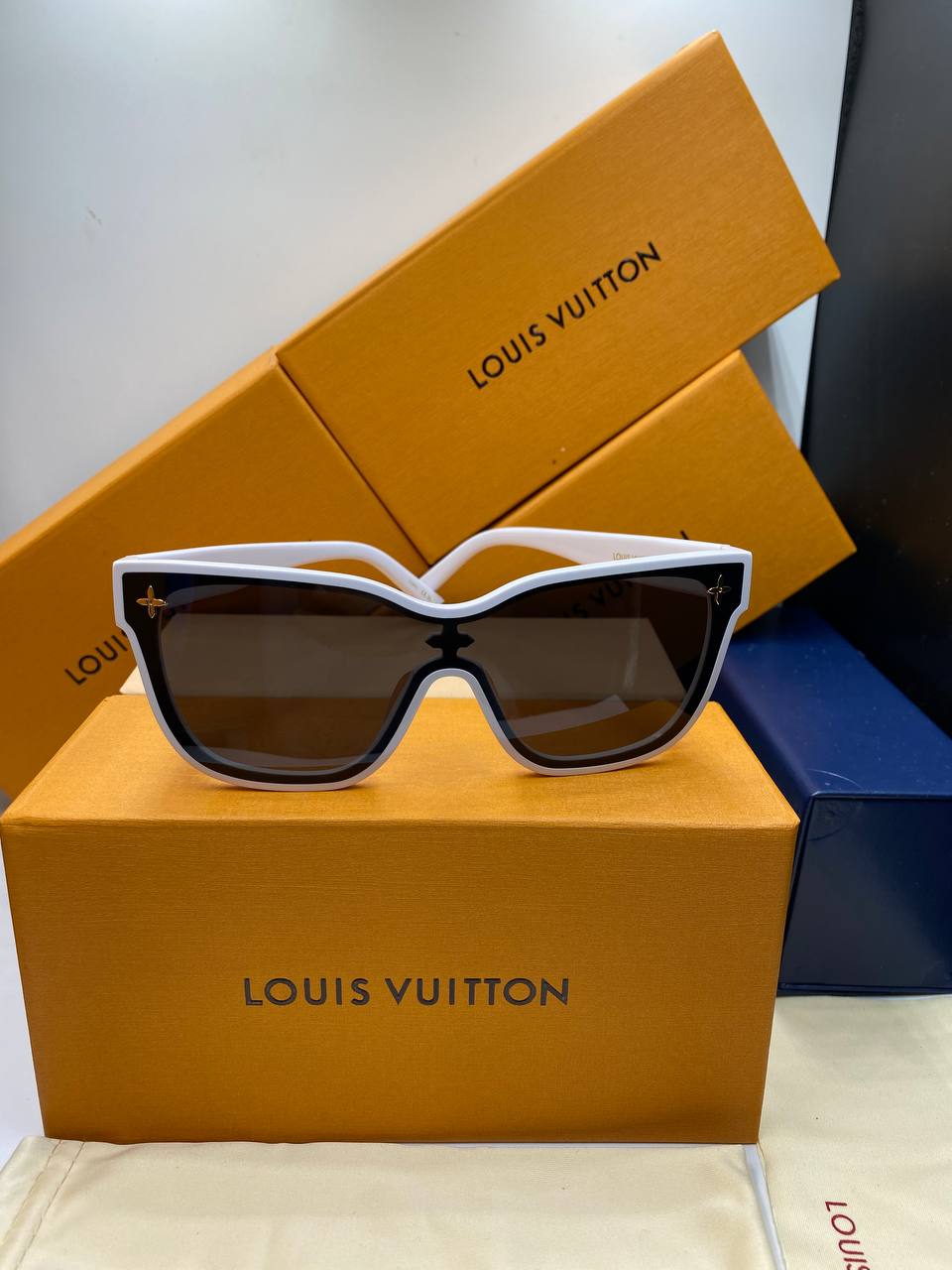 L&V Z1844U LV Shadow Square Sunglasses pour femmes ✨