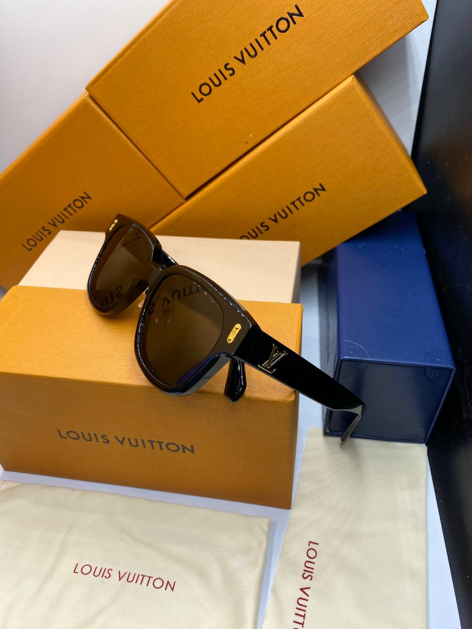 LV Lunettes de soleil carrées rondes LV Confidence pour femmes