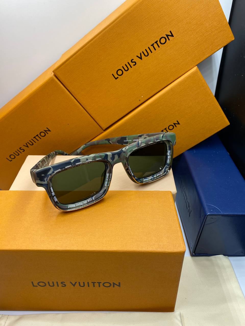 L&V Z2442U Super Vision Square Sunglasses pour femmes ✨