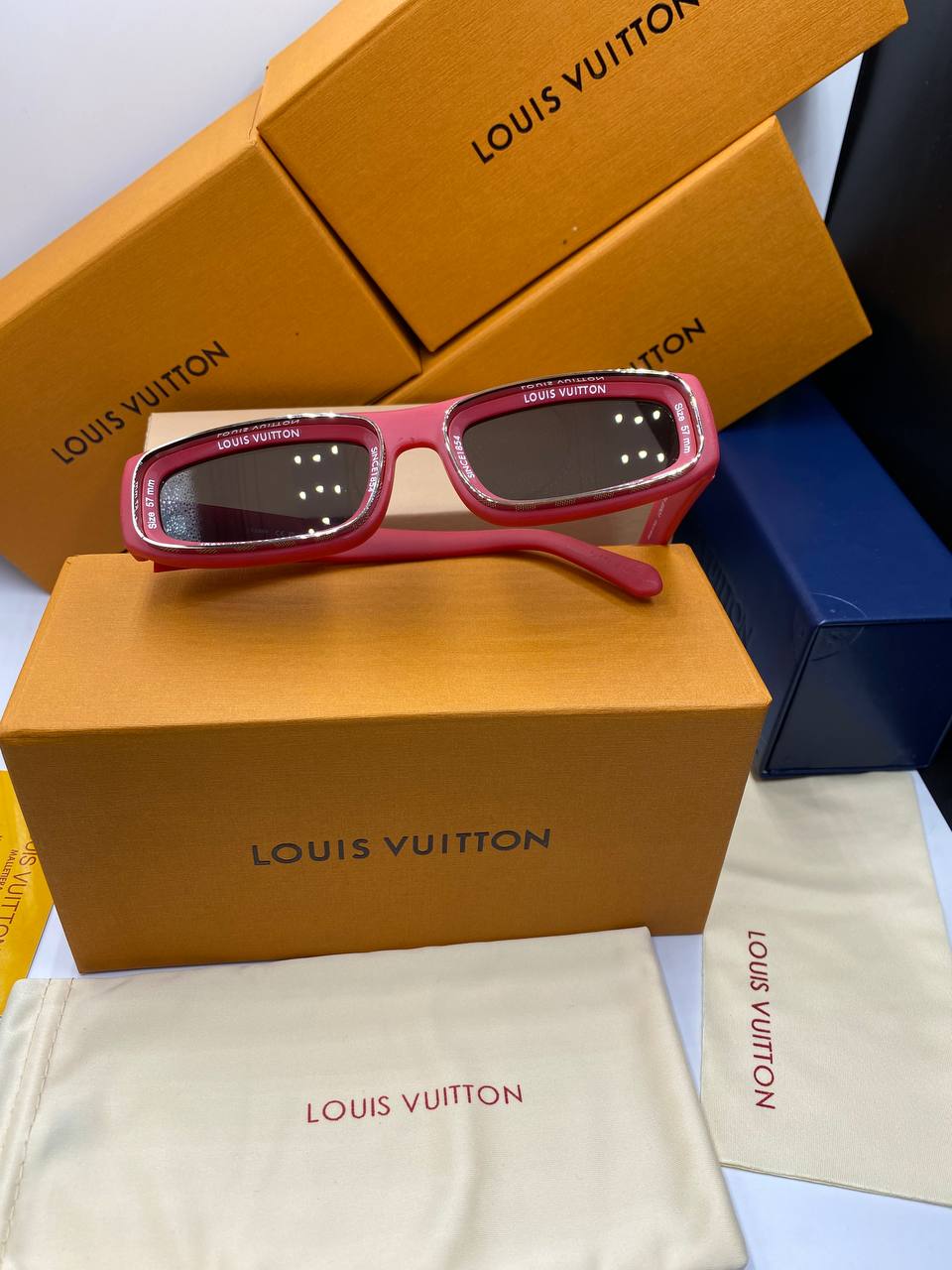 L&V Z2388E Runway Super Vision Low Square Sunglasses pour femmes ✨