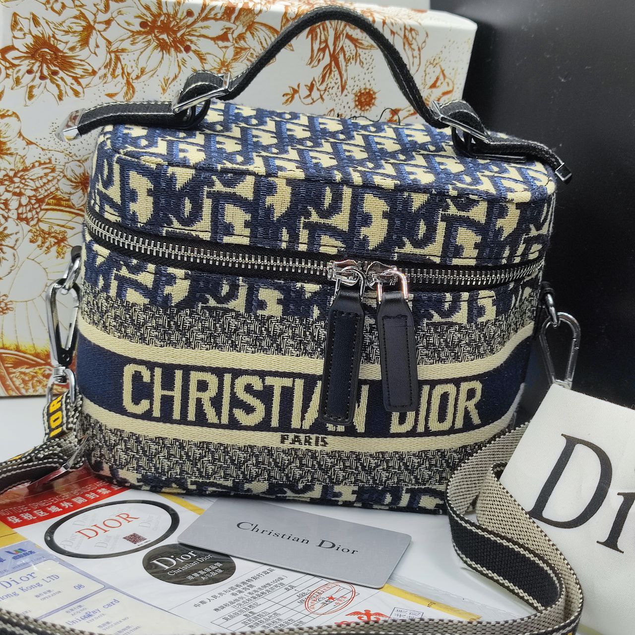 CHRISTI@N DIÔR Vanity DiorTravel