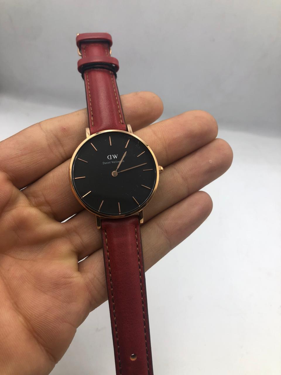 DW Classic Petite DW00100225 Cuir Marron,
