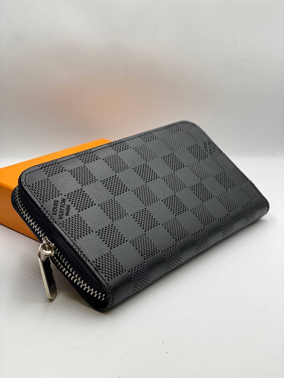 LV Porte Feuille One Zip