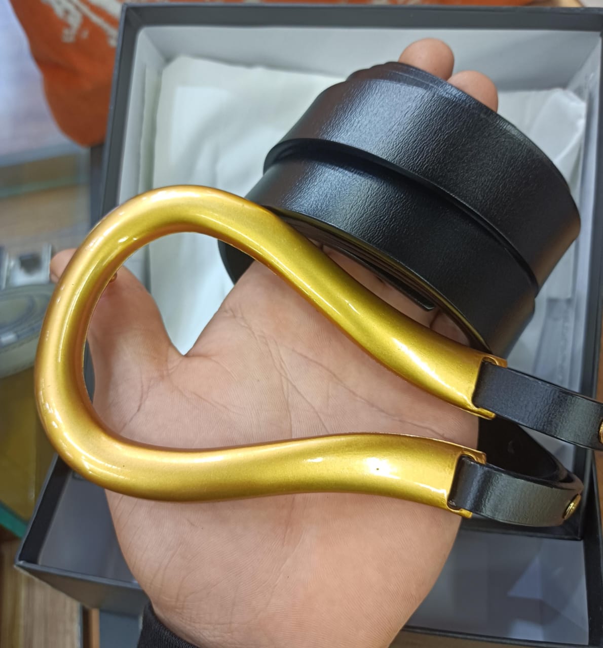 Bôttëga Vênëta Ceinture fer à cheval noire en cuir