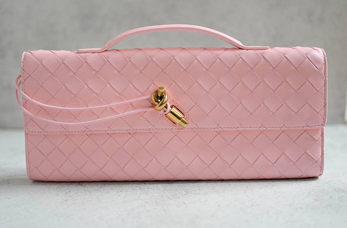 Bôttegã Vênetâ
Long Andiamo Clutch