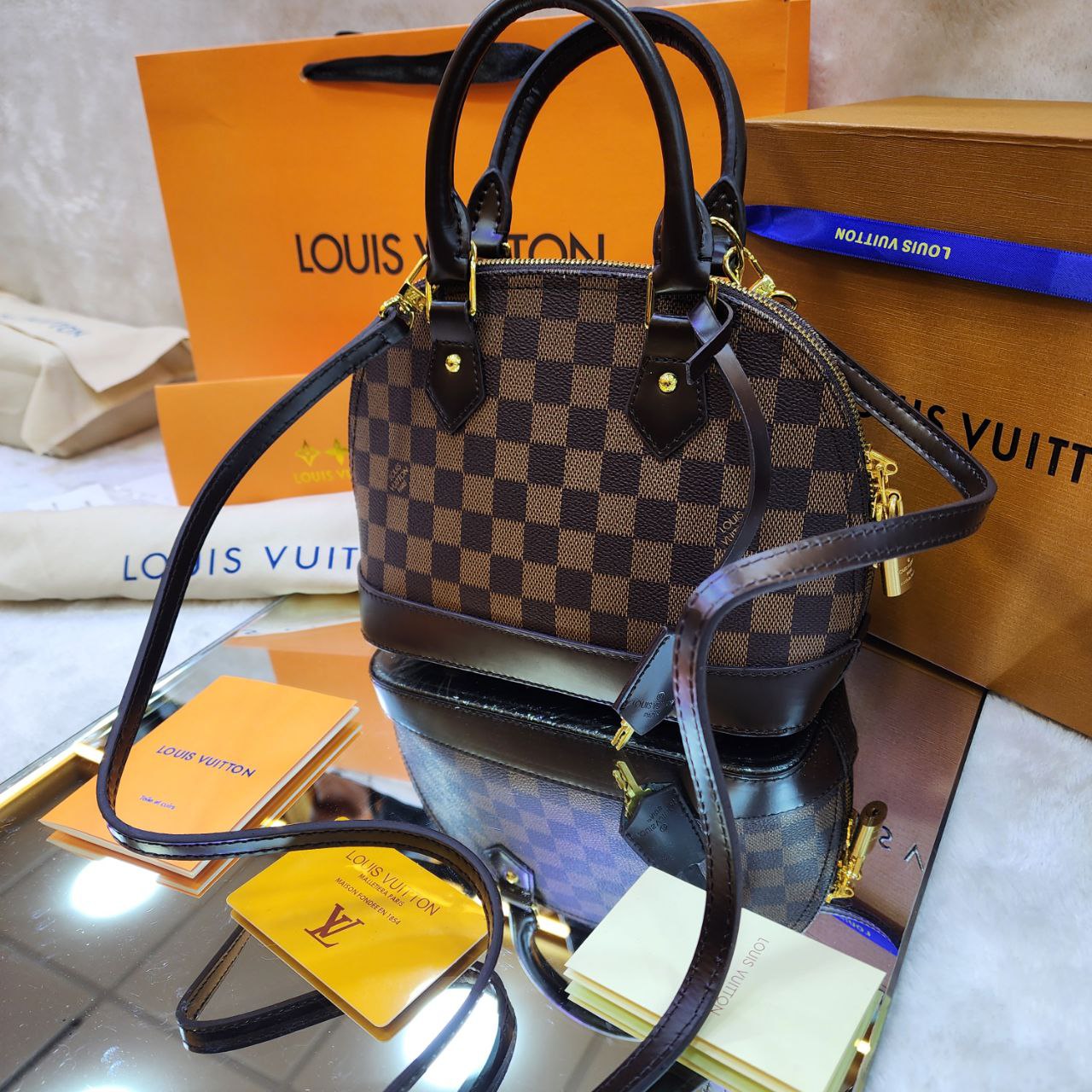 LV SAC À MAIN ALMA BB Damier en cuir